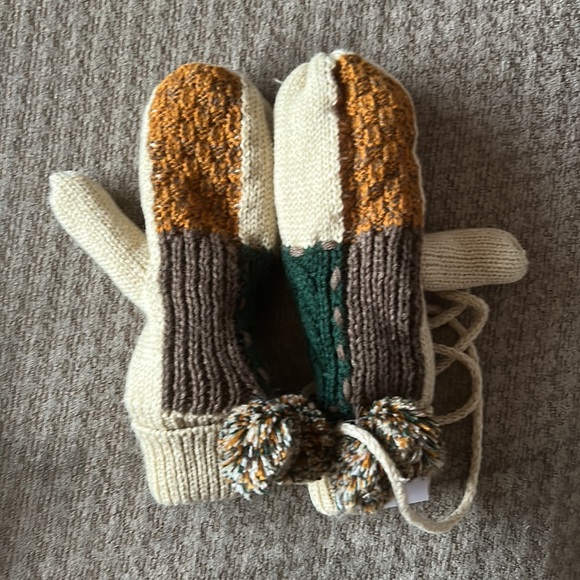 BP Women's Brown and Green Gloves Bundle of 2 - Picture 5 of 5